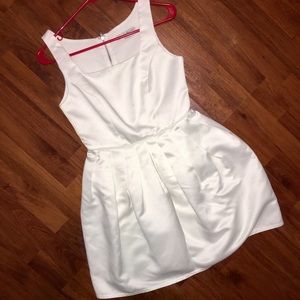 White satin formal Dress F21 small